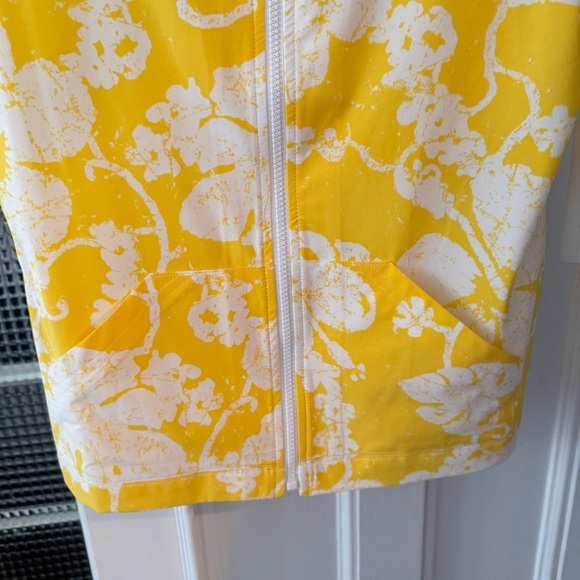 Zenergy by Chico Vest Women's Size 0 Bright Yellow Floral Full Zip - Picture 4 of 14